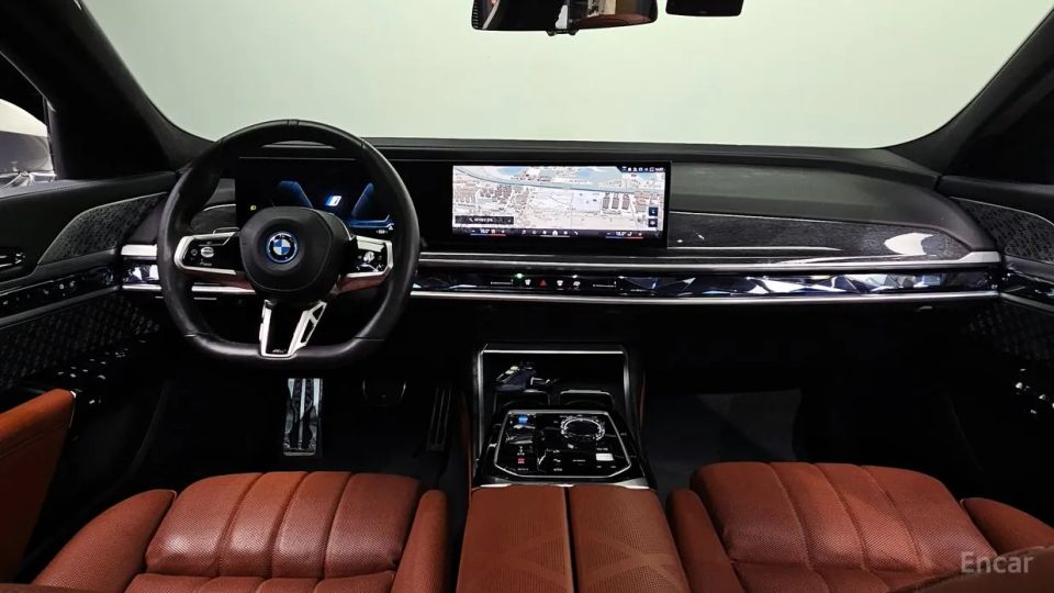 BMW i7