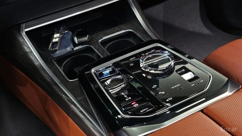 BMW i7