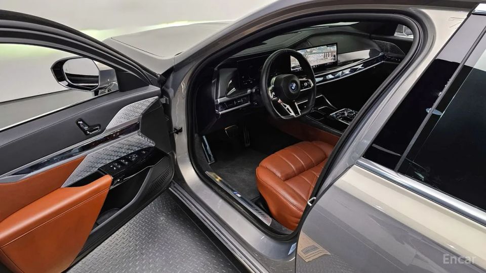 BMW i7