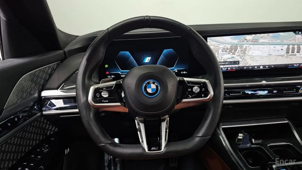 BMW i7