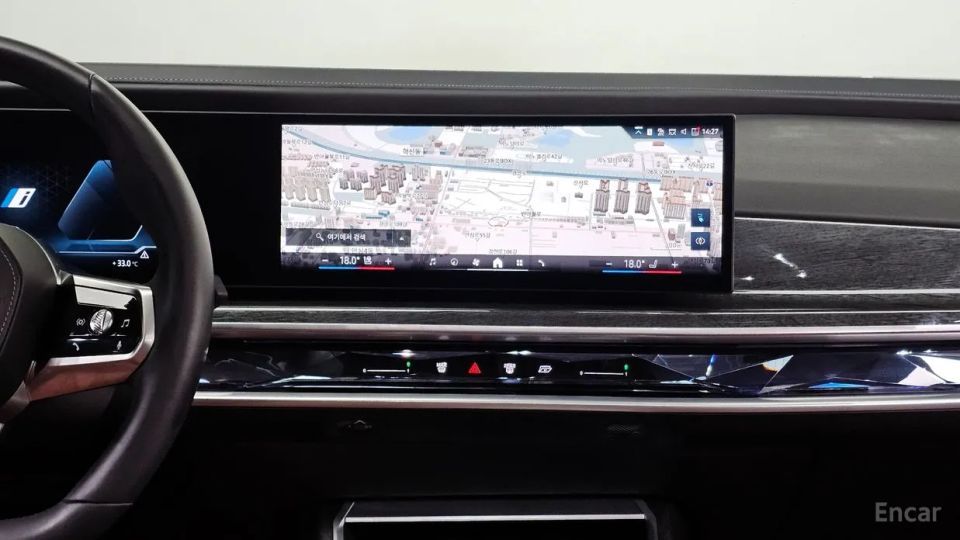 BMW i7