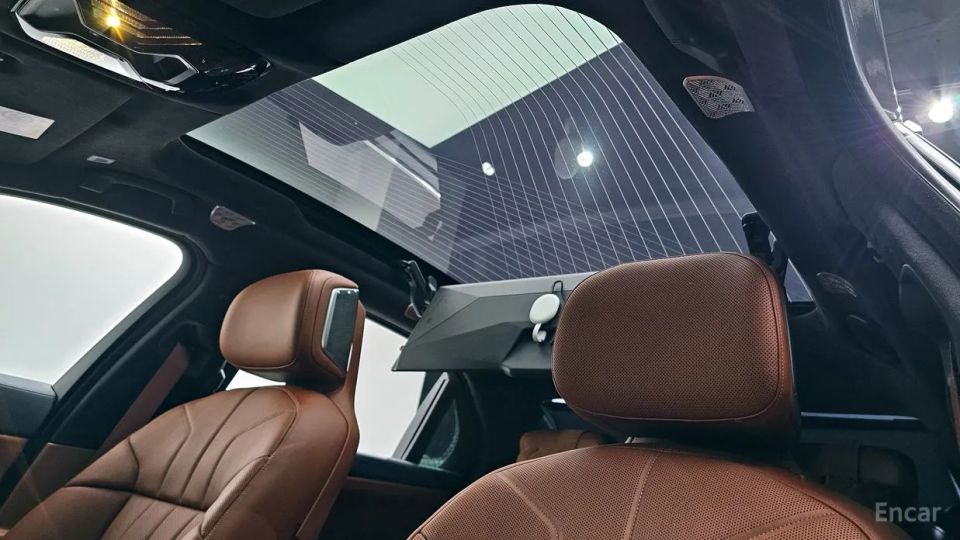 BMW i7