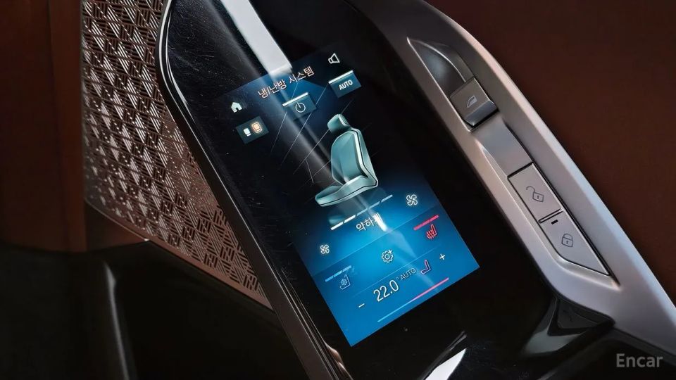 BMW i7