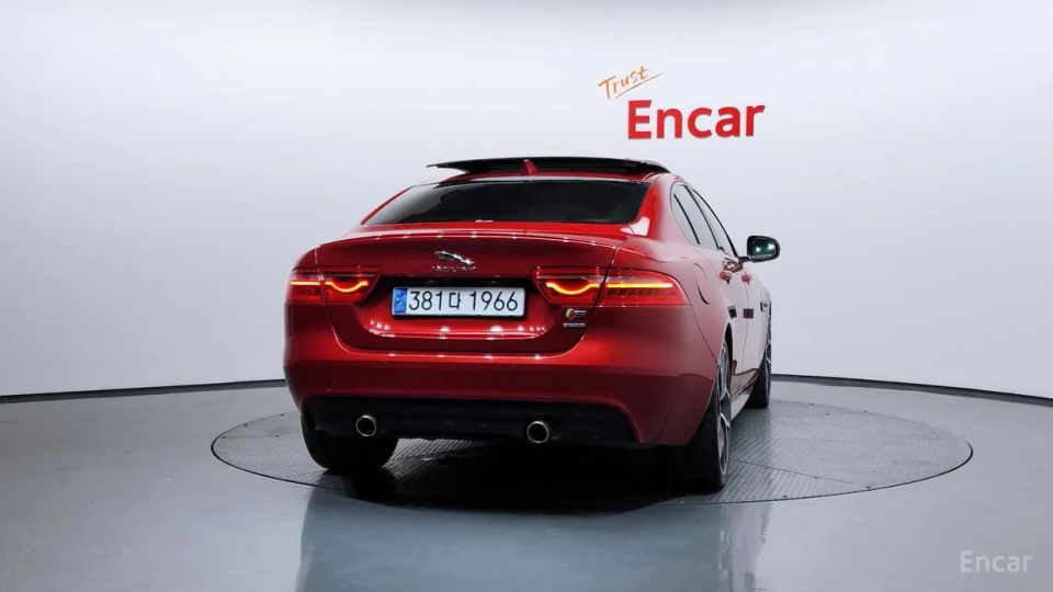 Jaguar XE