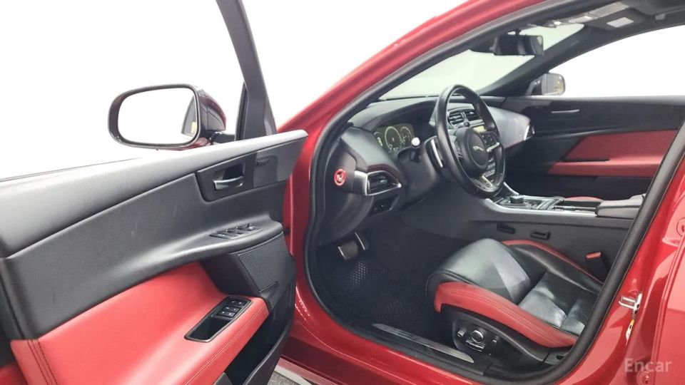 Jaguar XE