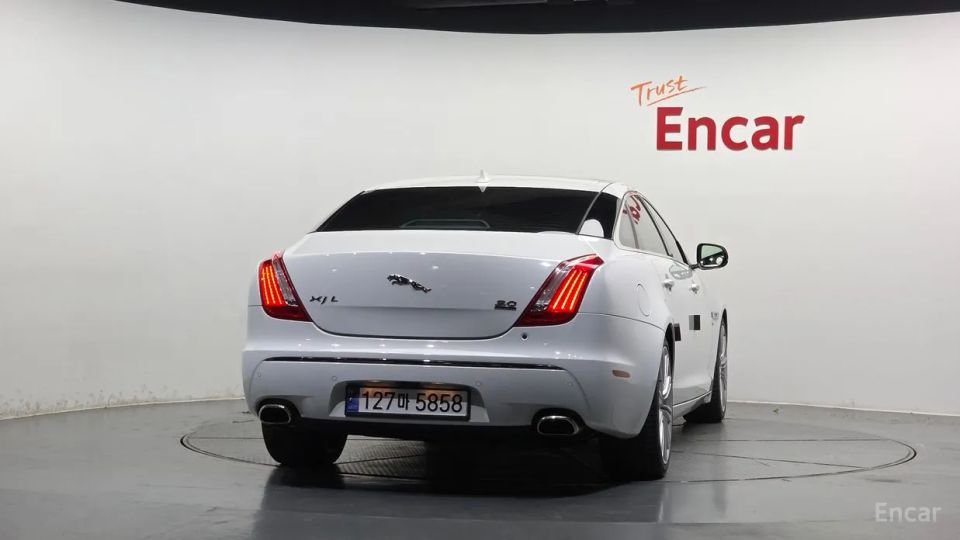 Jaguar XJ