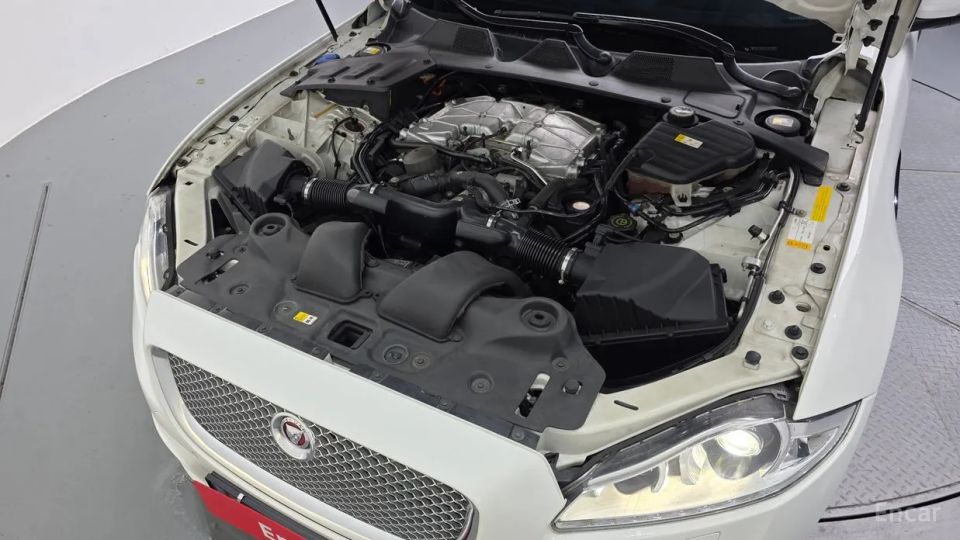 Jaguar XJ