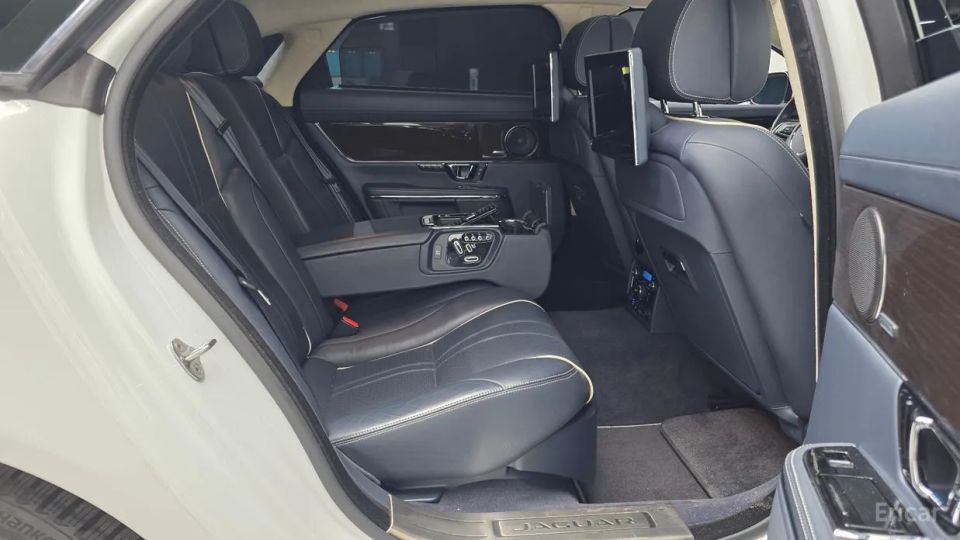Jaguar XJ