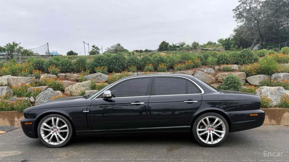 Jaguar XJ