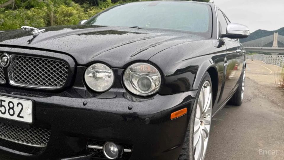Jaguar XJ