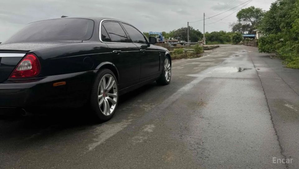 Jaguar XJ