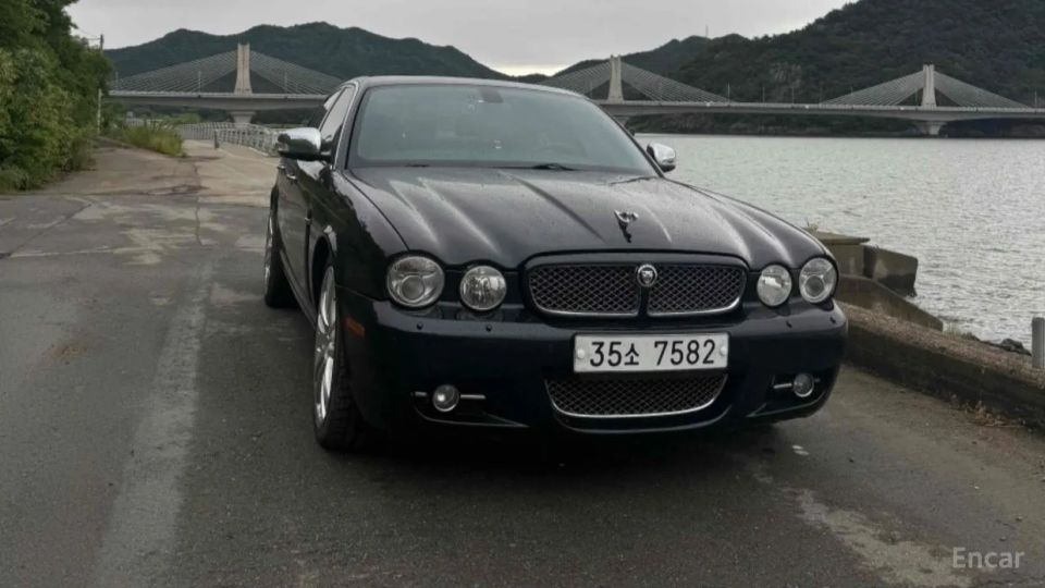 Jaguar XJ