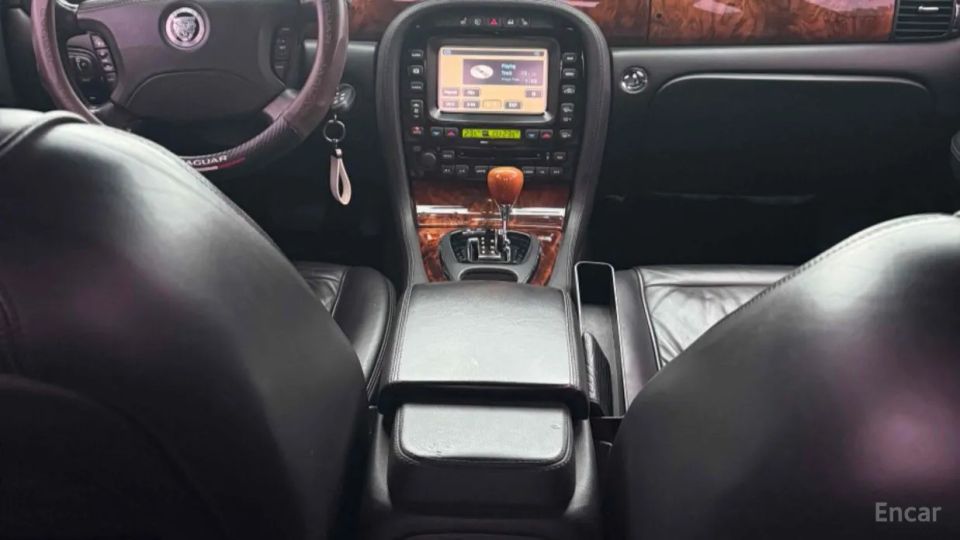 Jaguar XJ