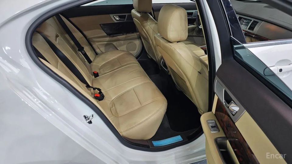 Jaguar xf