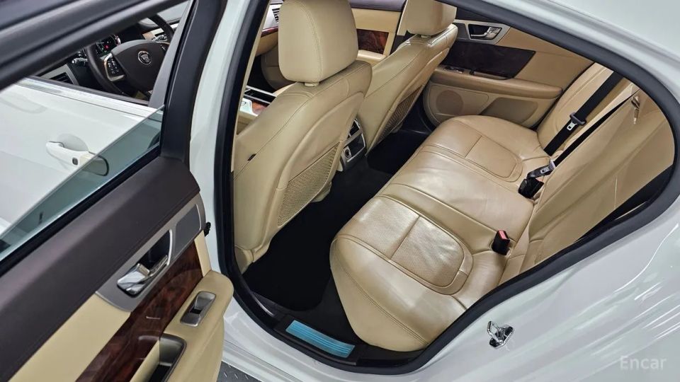 Jaguar xf