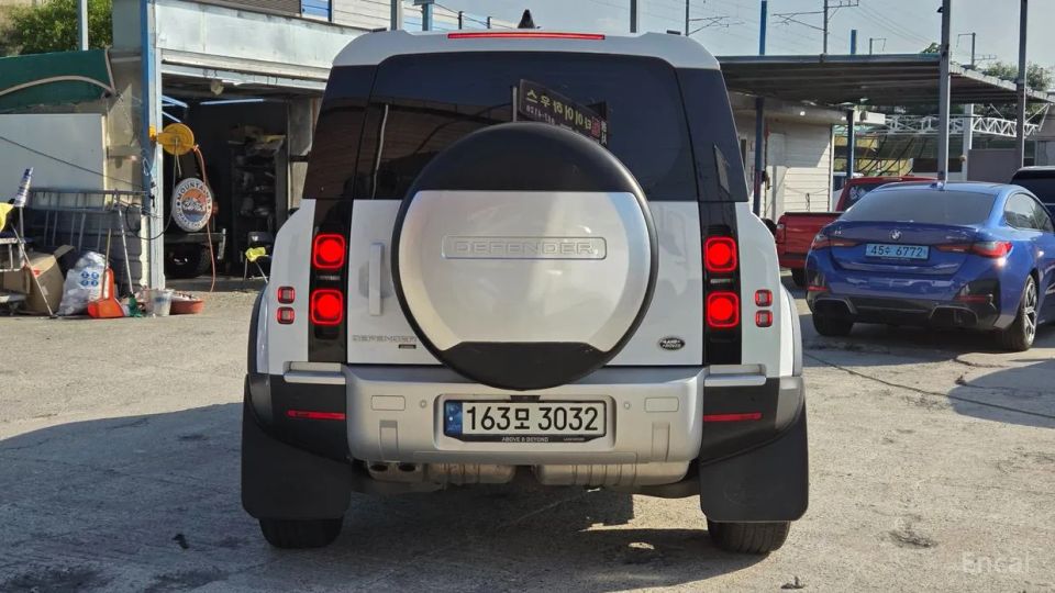 Land Rover Defender
