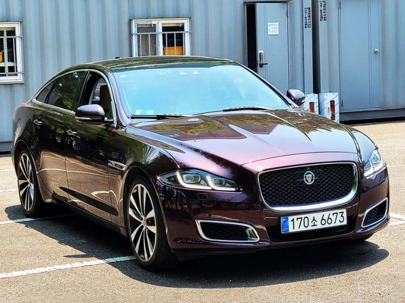 Jaguar XJ