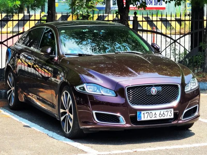 Jaguar XJ