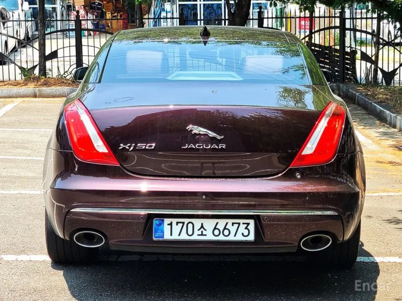 Jaguar XJ