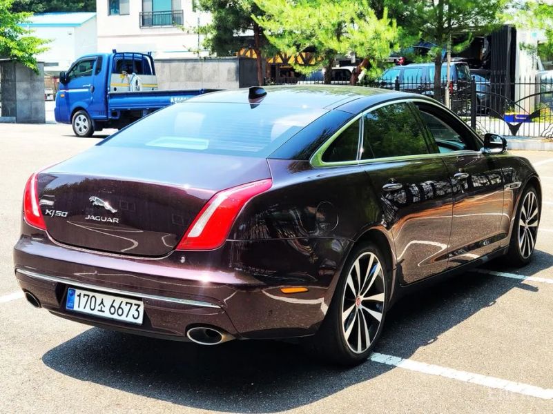 Jaguar XJ