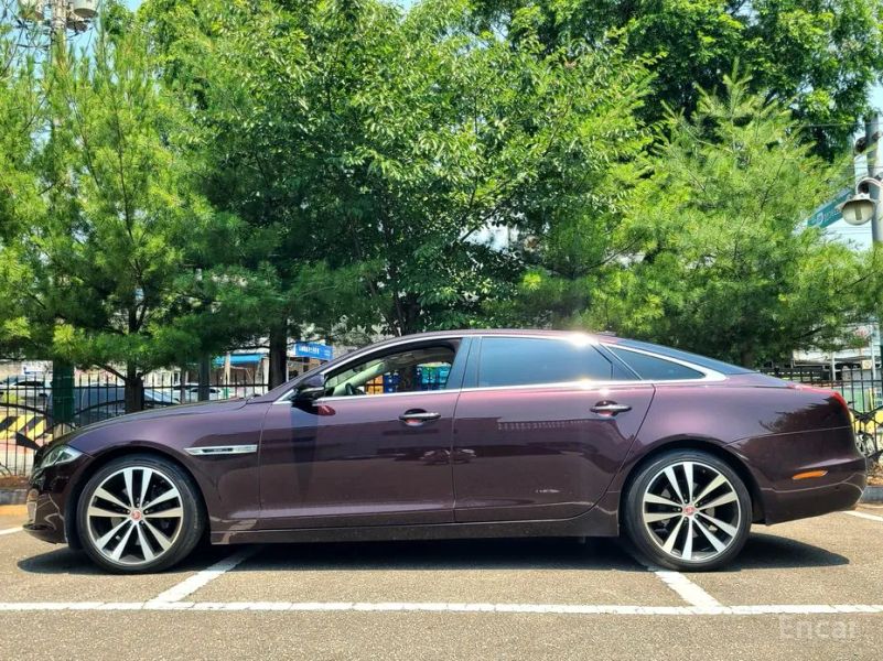 Jaguar XJ