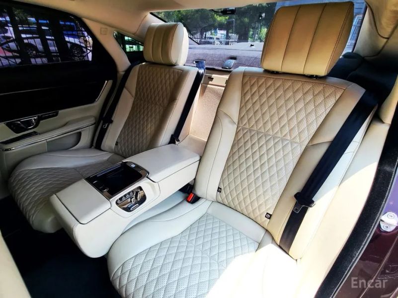 Jaguar XJ