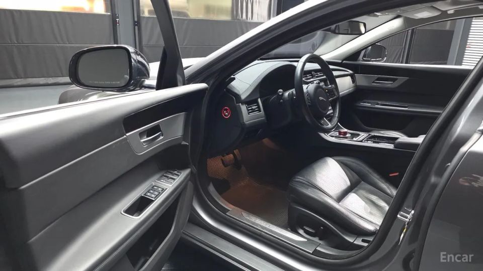 Jaguar xf