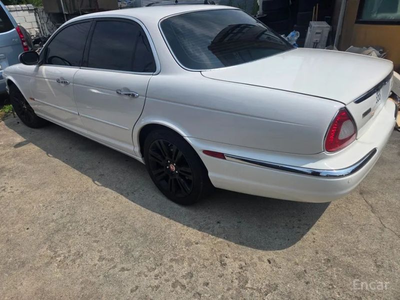 Jaguar XJ-8