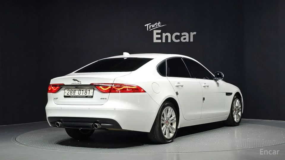 Jaguar xf