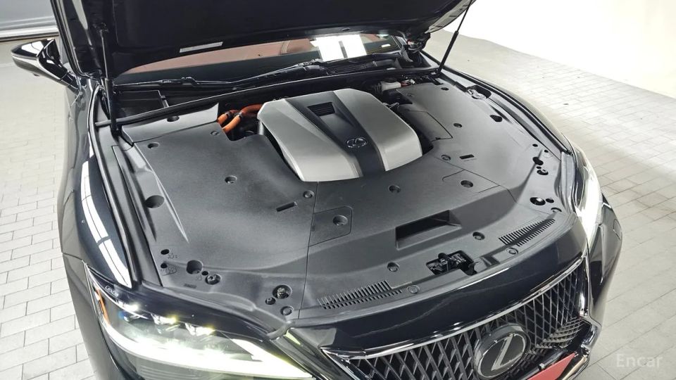 Lexus LS