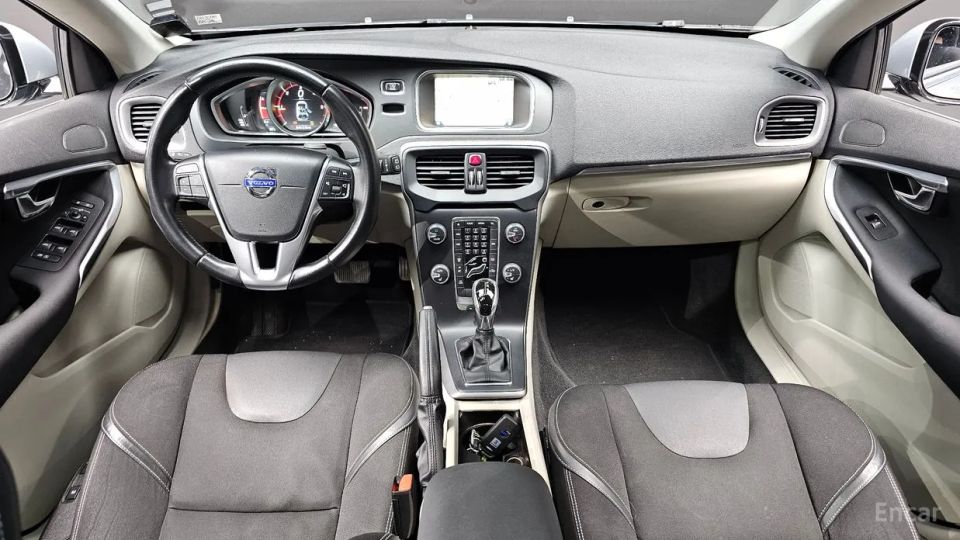 Volvo V40