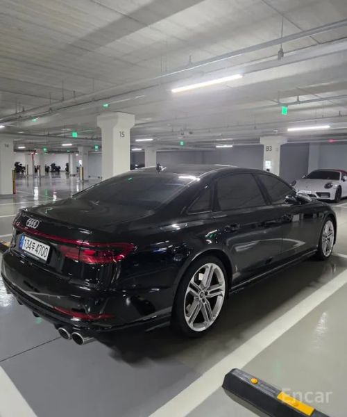Audi S8