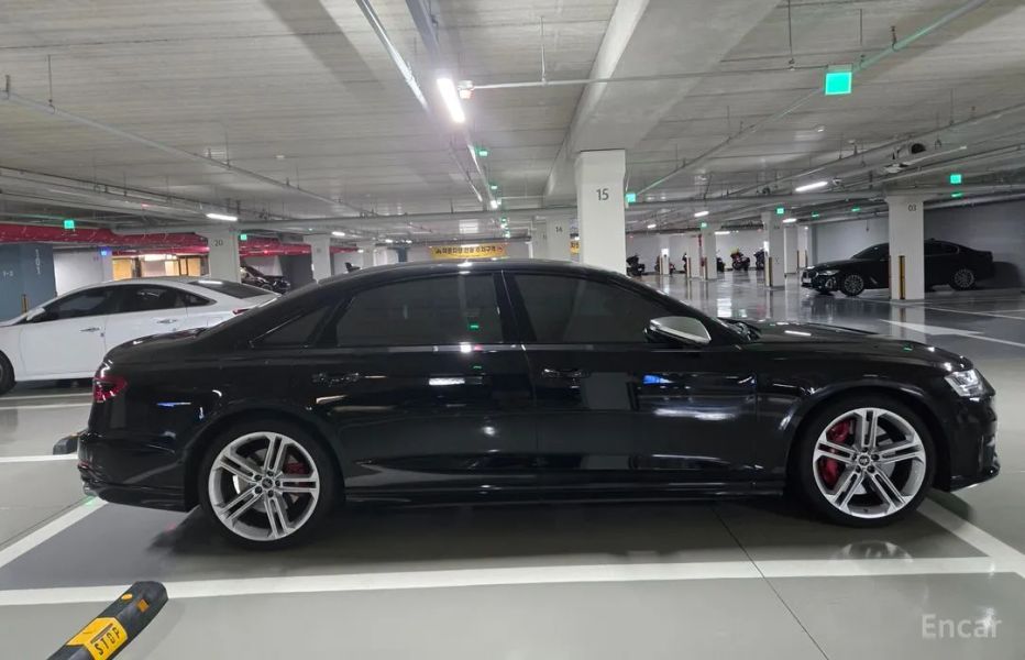 Audi S8