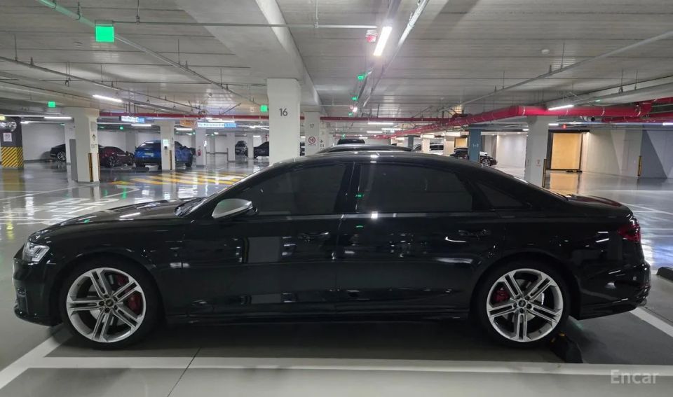 Audi S8