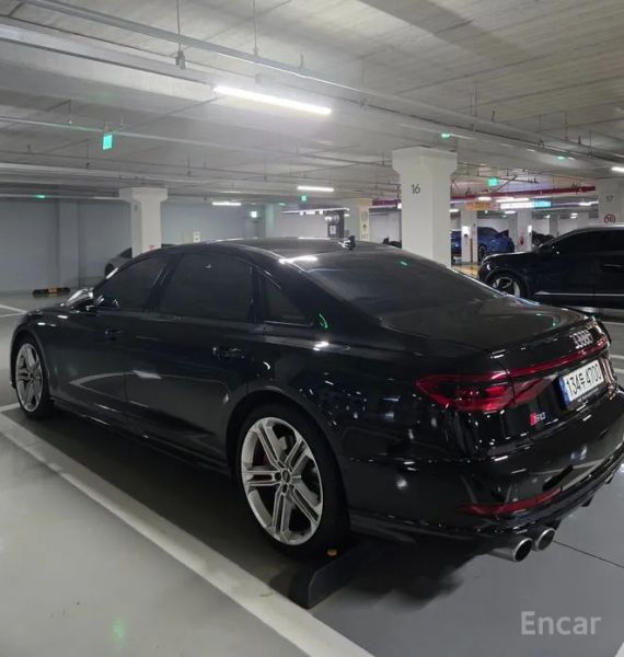 Audi S8