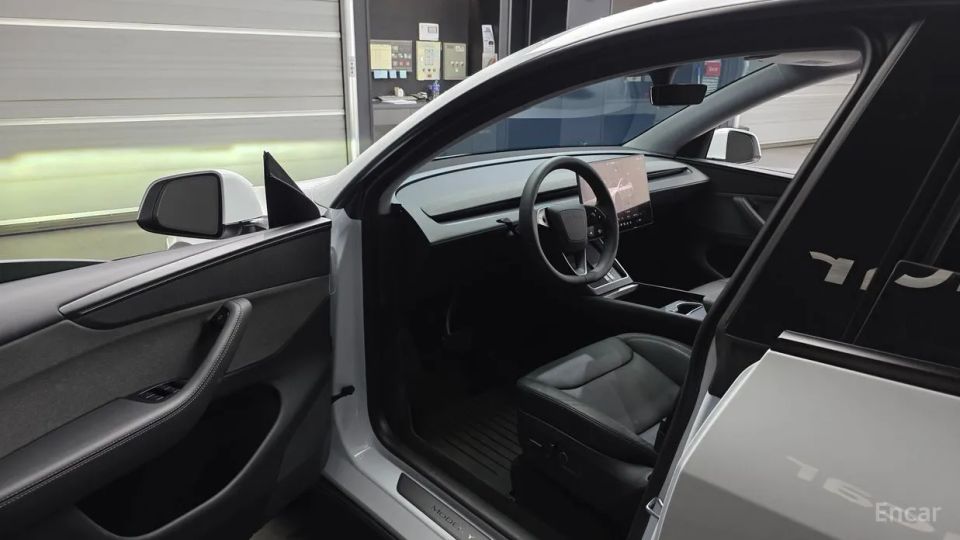 Tesla model-y