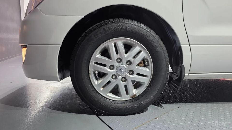 Hyundai Starex