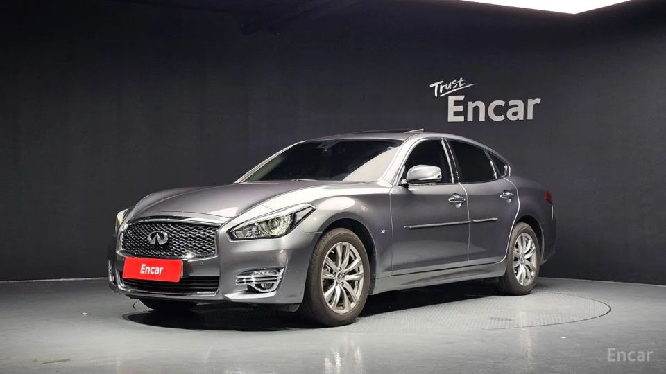 Infiniti Q70