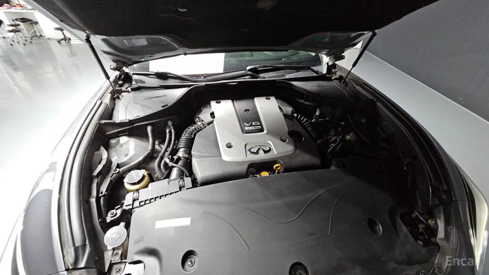 Infiniti Q70