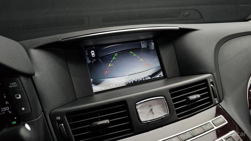 Infiniti Q70