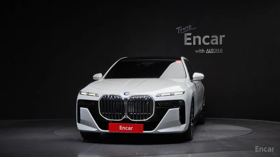 BMW i7