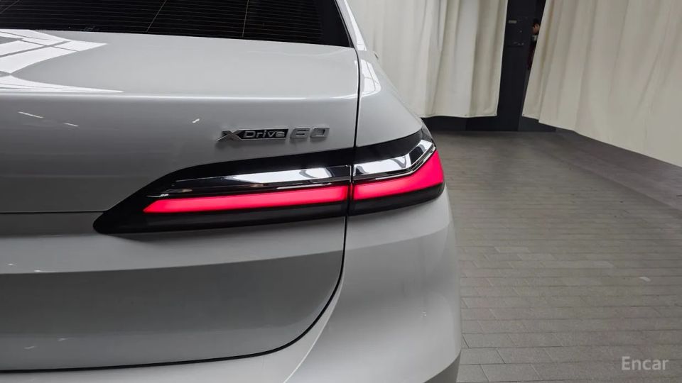 BMW i7
