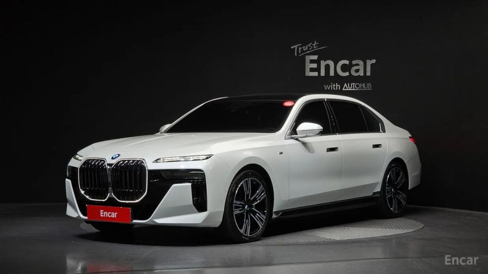 BMW i7