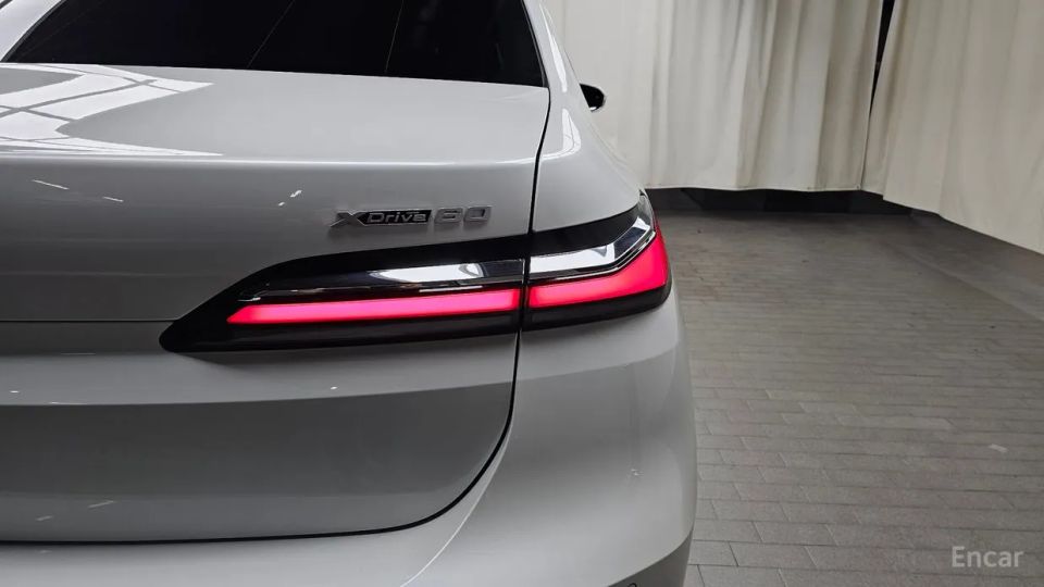 BMW i7