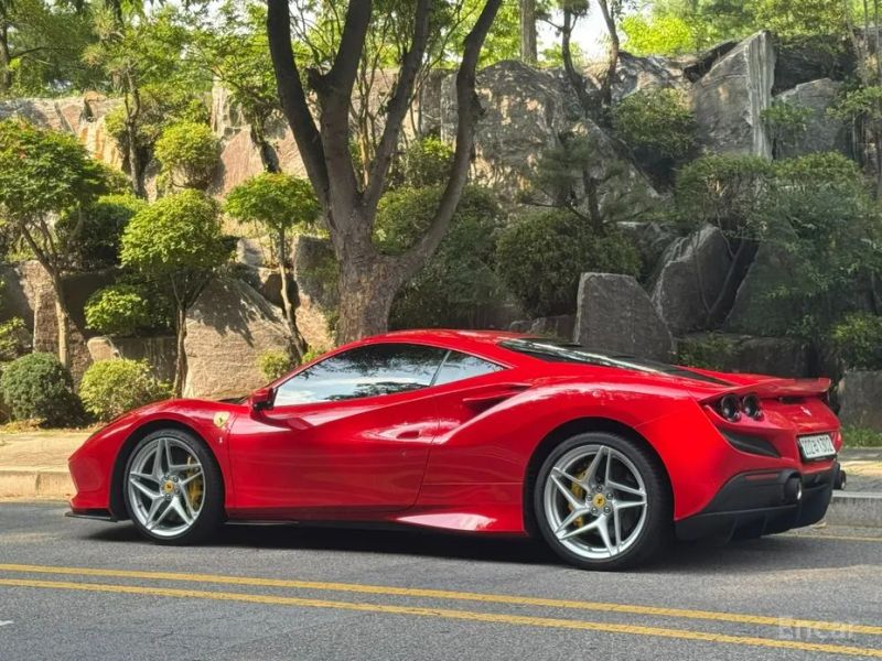 Ferrari F8