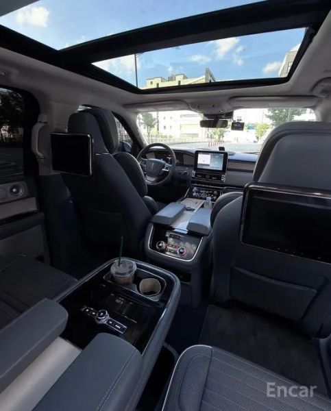 Lincoln Navigator