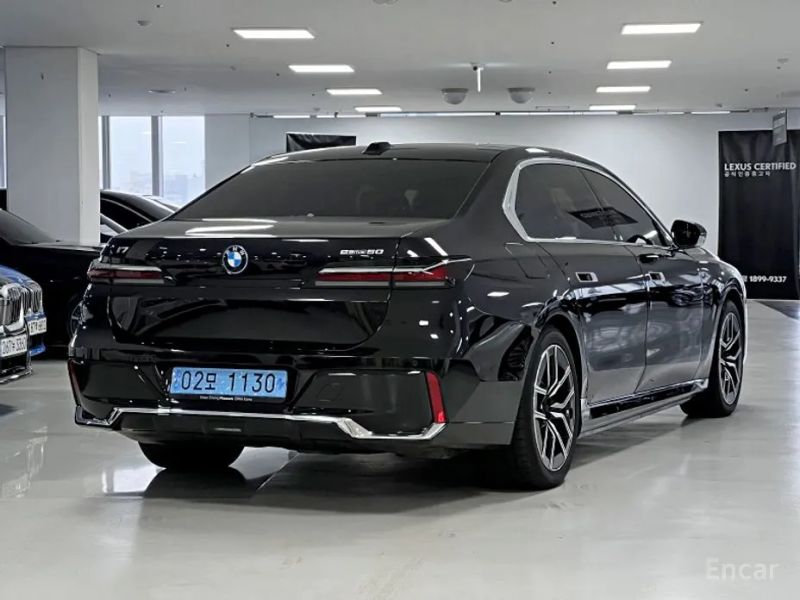 BMW i7