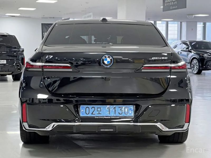 BMW i7