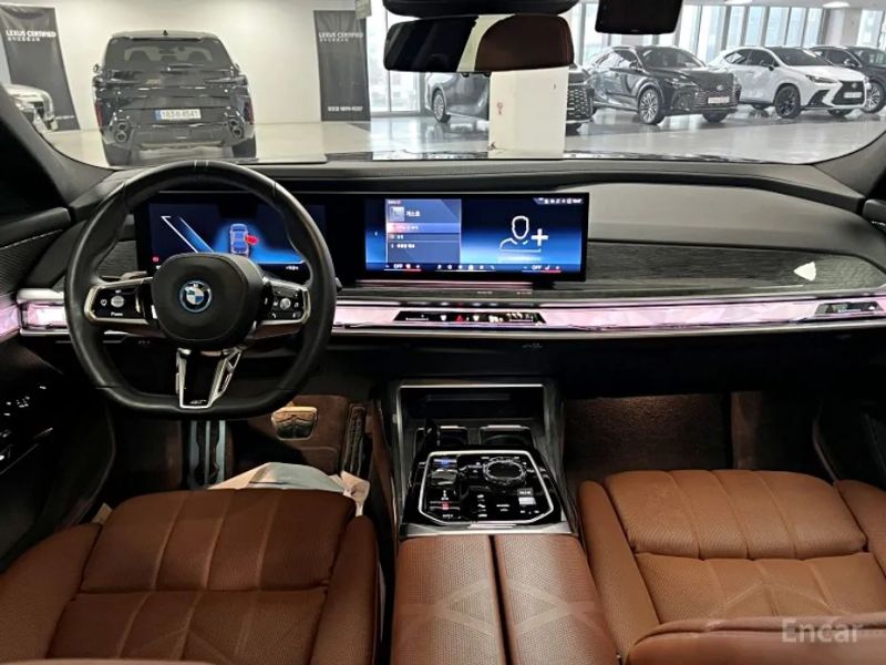 BMW i7