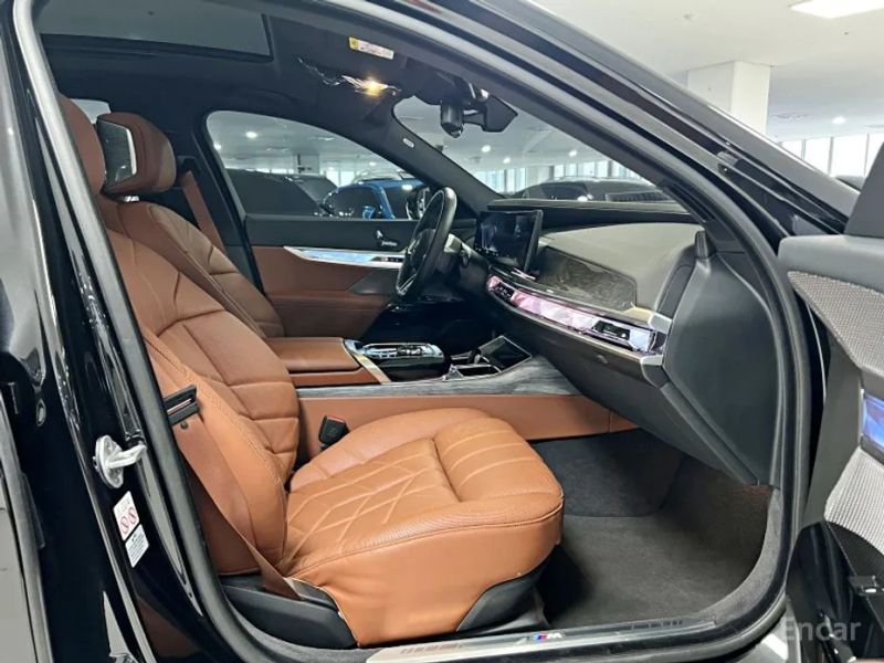 BMW i7
